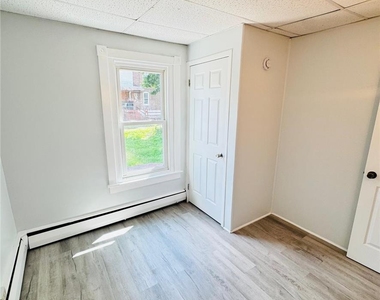 140 E Walnut Street - Photo Thumbnail 18