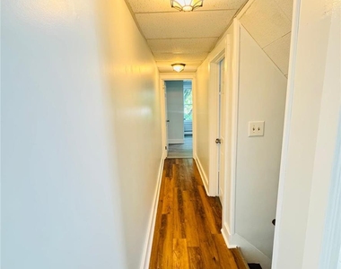 140 E Walnut Street - Photo Thumbnail 13