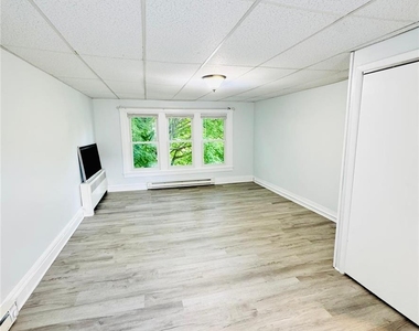 140 E Walnut Street - Photo Thumbnail 27