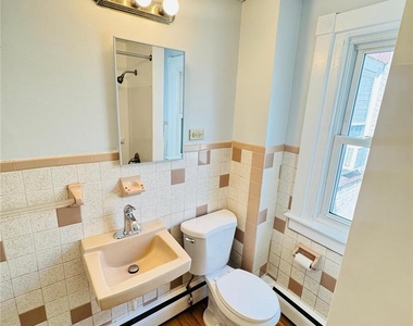140 E Walnut Street - Photo Thumbnail 14