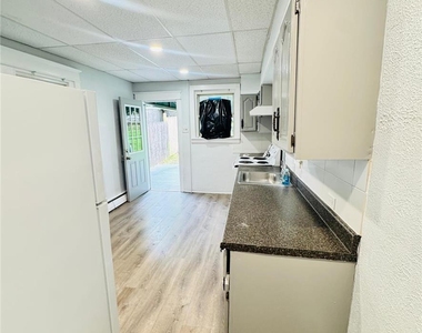 140 E Walnut Street - Photo Thumbnail 6