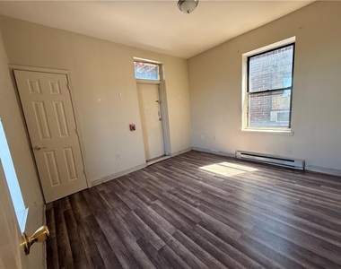 823 E 4th - Photo Thumbnail 8