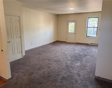 823 E 4th - Photo Thumbnail 1