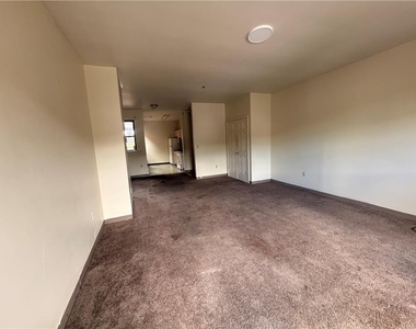 823 E 4th - Photo Thumbnail 11