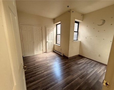 823 E 4th - Photo Thumbnail 13