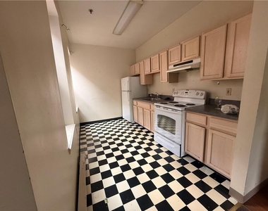 823 E 4th - Photo Thumbnail 9