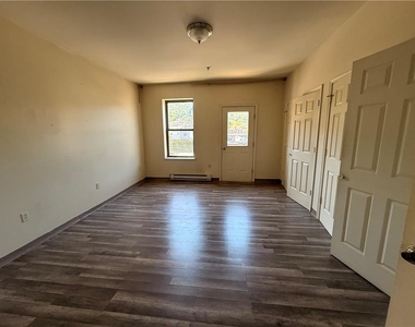 823 E 4th - Photo Thumbnail 6