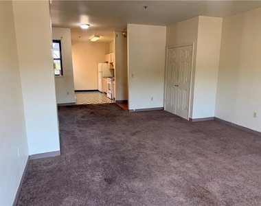 823 E 4th - Photo Thumbnail 2