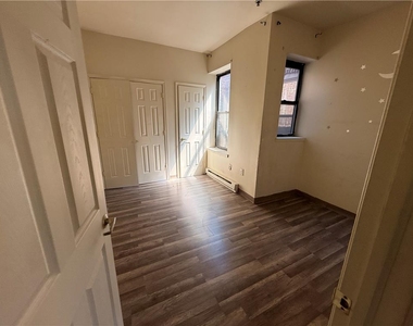 823 E 4th - Photo Thumbnail 5
