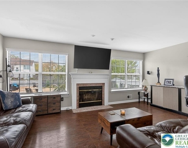 4894 Concord Drive - Photo Thumbnail 10