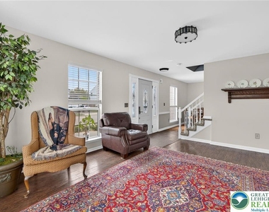 4894 Concord Drive - Photo Thumbnail 7