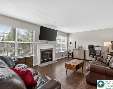 4894 Concord Drive - Photo Thumbnail 9