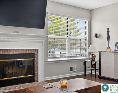 4894 Concord Drive - Photo Thumbnail 11