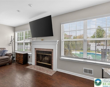 4894 Concord Drive - Photo Thumbnail 12