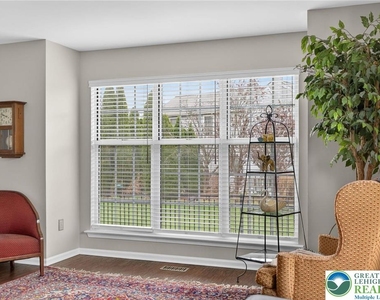 4894 Concord Drive - Photo Thumbnail 3