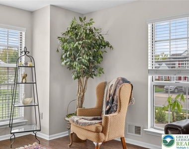 4894 Concord Drive - Photo Thumbnail 6