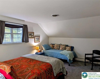 530 Penn Street - Photo Thumbnail 8