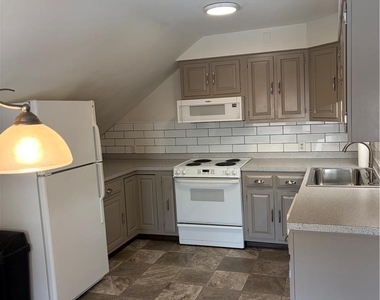 530 Penn Street - Photo Thumbnail 5