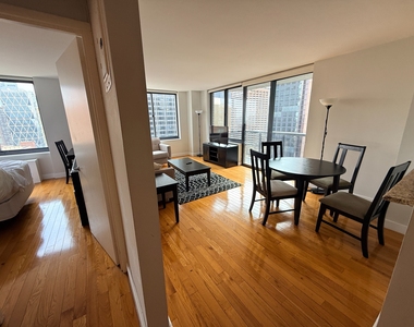 West 48th Street - Photo Thumbnail 2