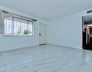 4909 Winthrop Drive - Photo Thumbnail 15