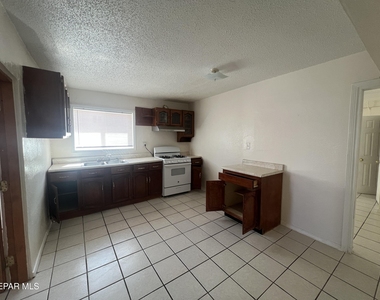 1006 Meadow Road - Photo Thumbnail 7