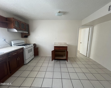 1006 Meadow Road - Photo Thumbnail 9