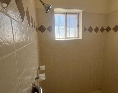 1006 Meadow Road - Photo Thumbnail 11
