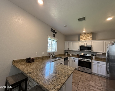 13049 Aerodrome Avenue - Photo Thumbnail 10