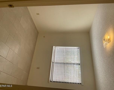 7045 Orizaba Avenue - Photo Thumbnail 10