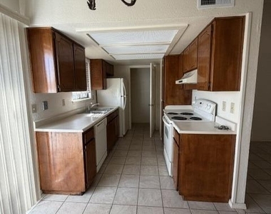7045 Orizaba Avenue - Photo Thumbnail 8
