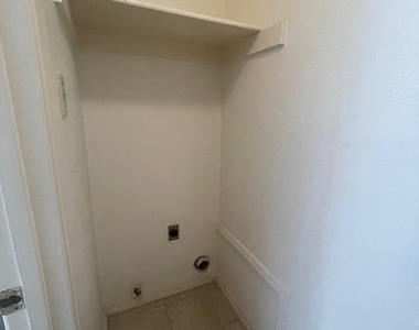 7045 Orizaba Avenue - Photo Thumbnail 22