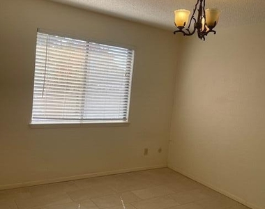 7045 Orizaba Avenue - Photo Thumbnail 9
