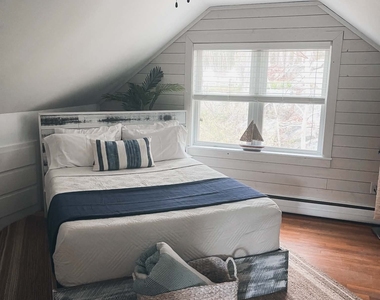 158 Whitehall Avenue - Photo Thumbnail 11
