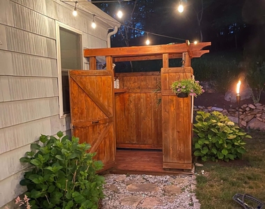 158 Whitehall Avenue - Photo Thumbnail 2