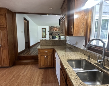 43 Glenview Avenue - Photo Thumbnail 7