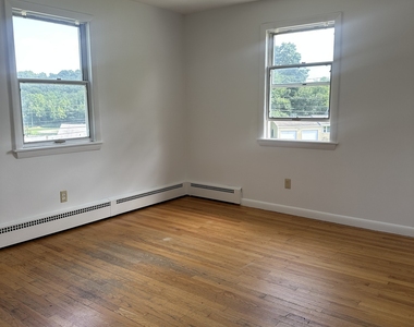 43 Glenview Avenue - Photo Thumbnail 12
