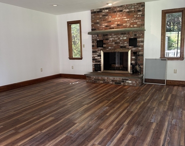 43 Glenview Avenue - Photo Thumbnail 3