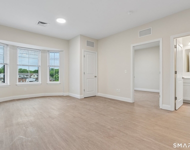 55 Steele Boulevard - Photo Thumbnail 5