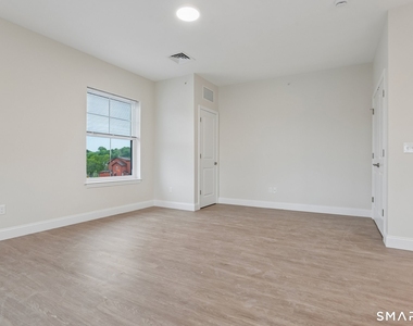 55 Steele Boulevard - Photo Thumbnail 3