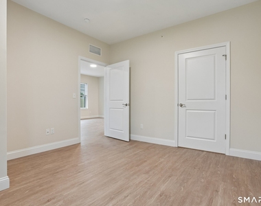 55 Steele Boulevard - Photo Thumbnail 7