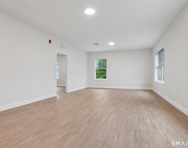 55 Steele Boulevard - Photo Thumbnail 3