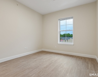 55 Steele Boulevard - Photo Thumbnail 9