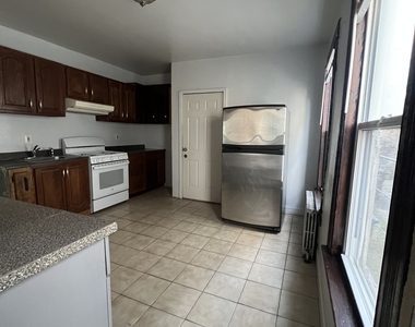 980 Howard Avenue - Photo Thumbnail 3