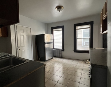 980 Howard Avenue - Photo Thumbnail 6