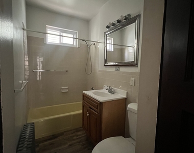 980 Howard Avenue - Photo Thumbnail 5