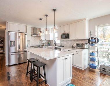 425 Judd Street - Photo Thumbnail 4