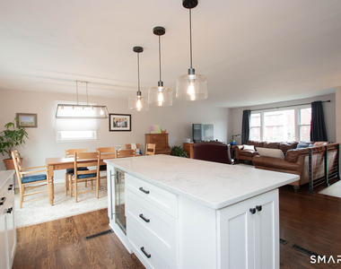 425 Judd Street - Photo Thumbnail 5