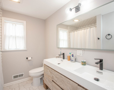 425 Judd Street - Photo Thumbnail 10