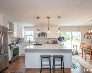425 Judd Street - Photo Thumbnail 7