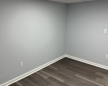 104 East Avenue - Photo Thumbnail 12